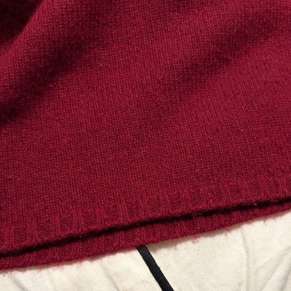 Dooney & Bourke Red Cable Knit Cashmere sleevess Sweater - Picture 4 of 4
